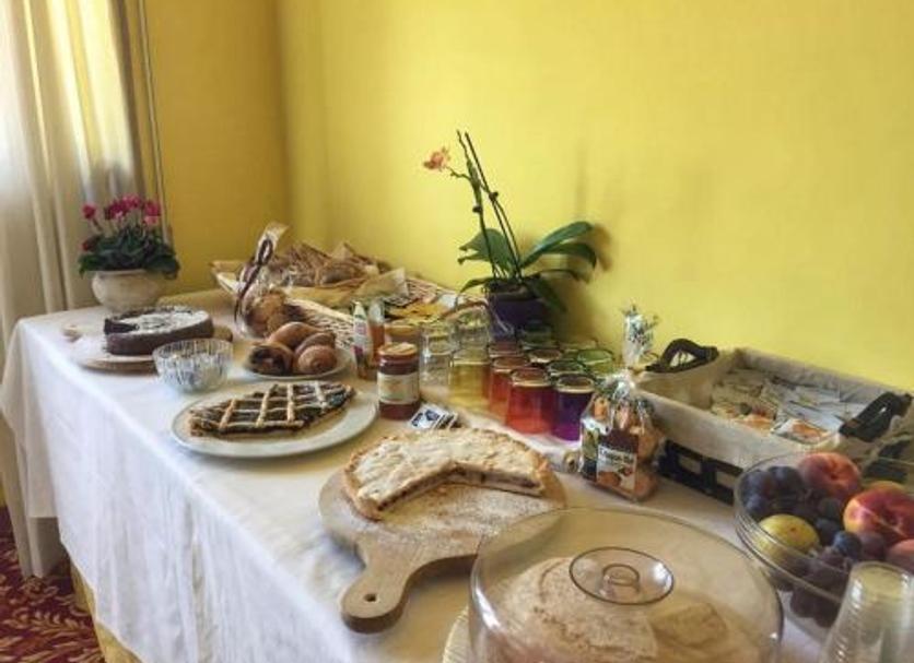 Buffet Photo