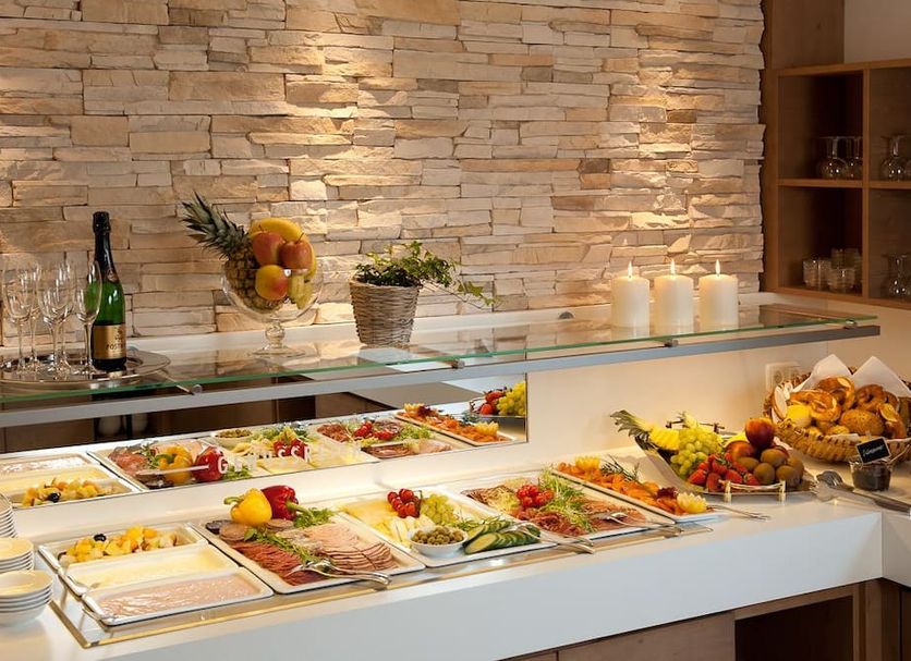 Buffet Photo