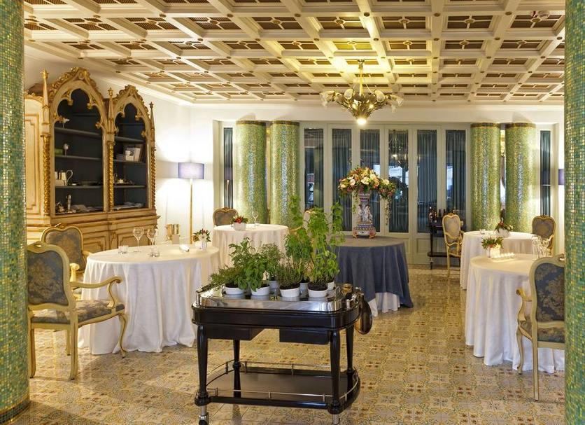 Banquet hall Photo
