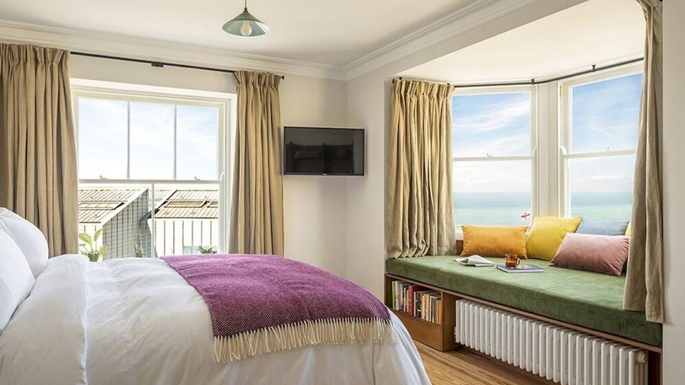 Fort Road Hotel