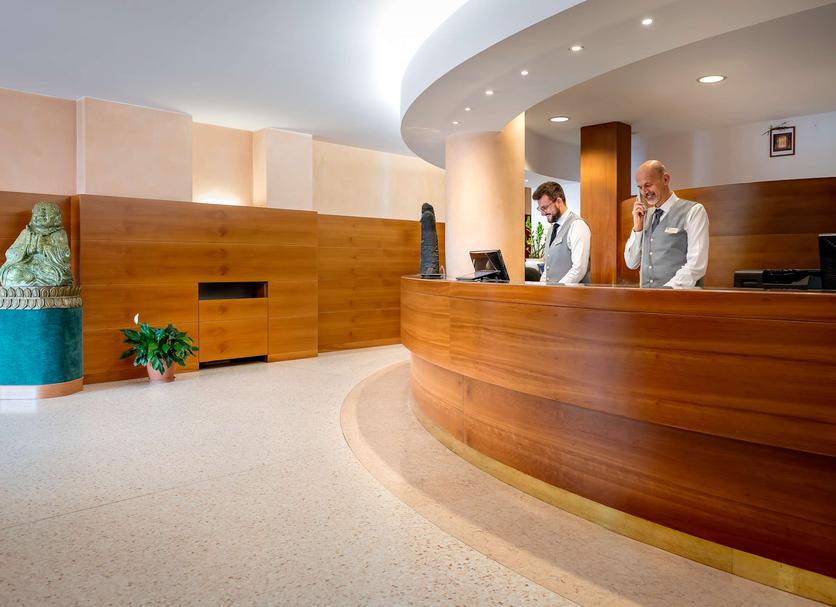 Front desk Photo