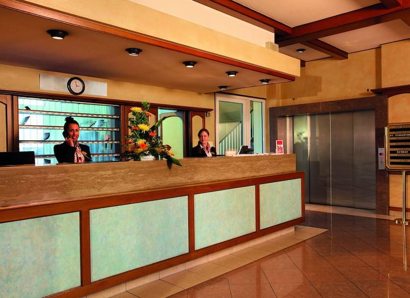 Front desk Photo