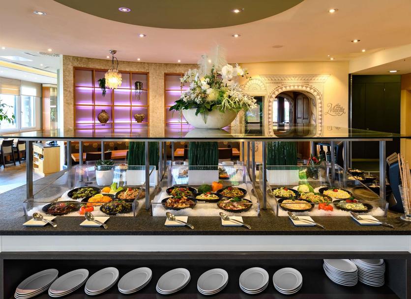 Buffet Photo