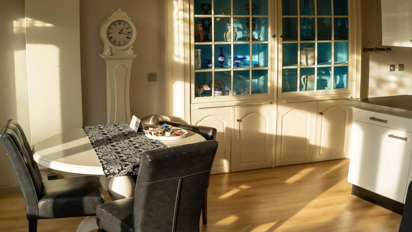 Dutch Masters Short Stay Apartments