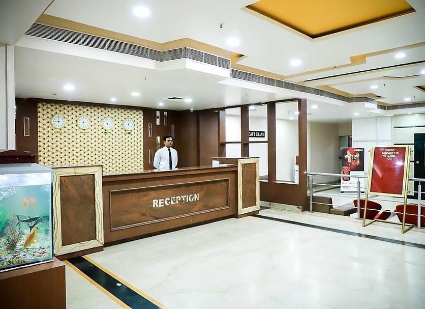 Front desk Photo