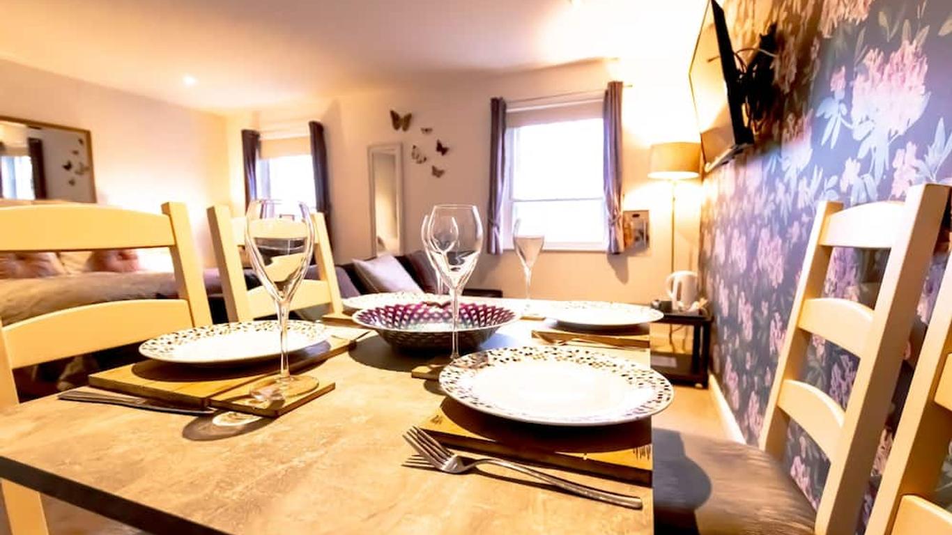 Domus House Studio Apartments in Chester city centre with Free Parking by Rework Accommodation