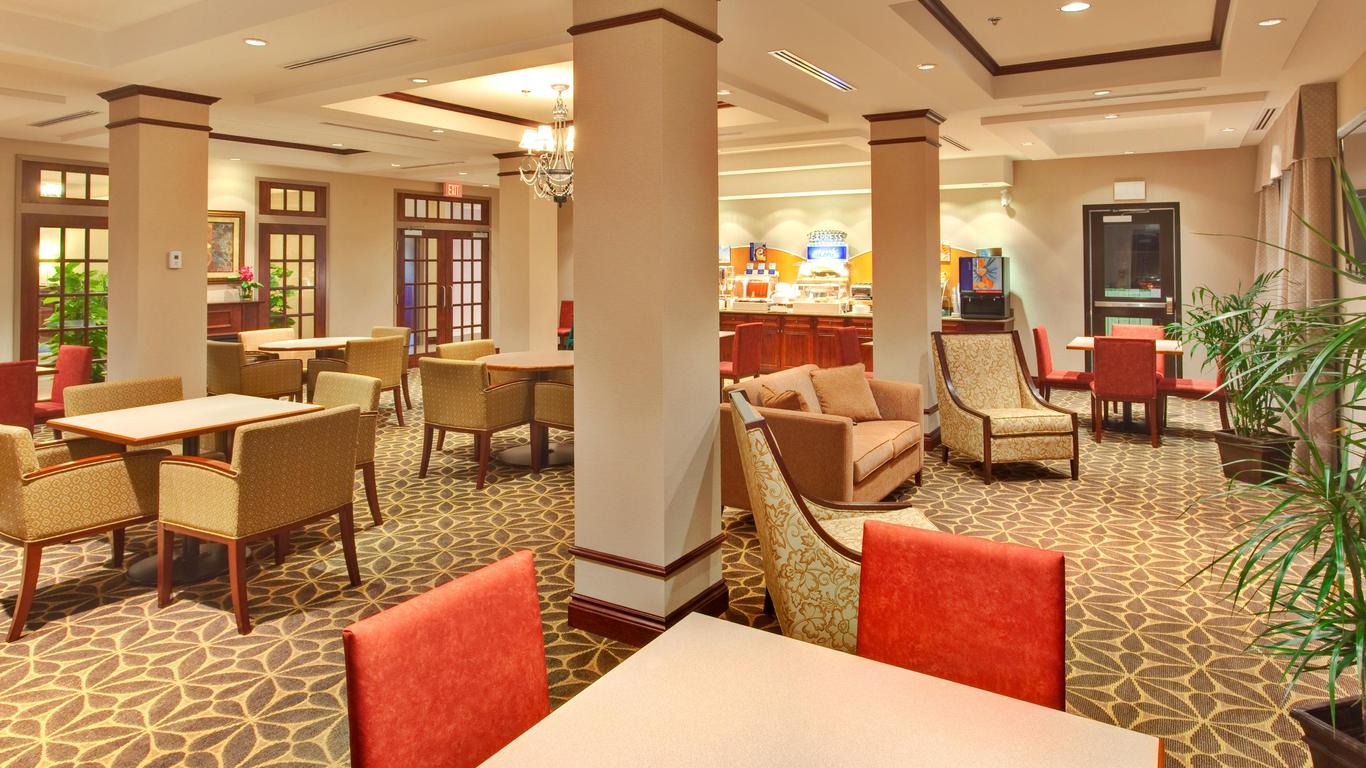 Holiday Inn Express Hotel & Suites Brockville, An IHG Hotel