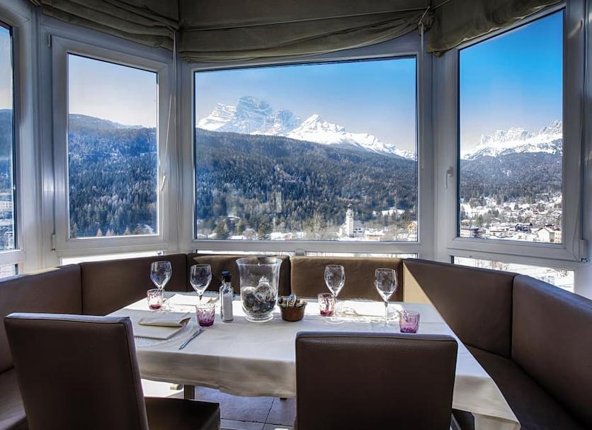 Dining room Photo