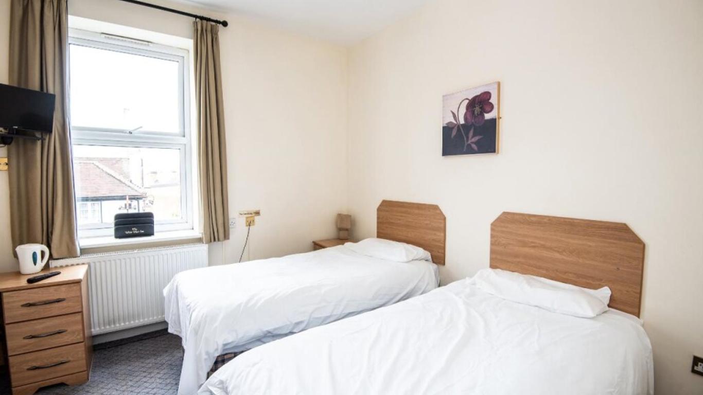 OYO The White Hart Inn