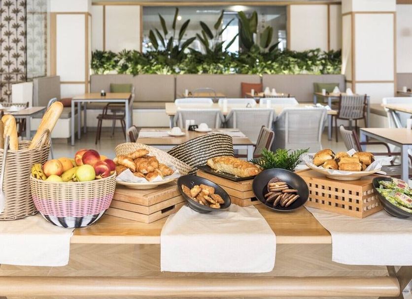 Buffet Photo