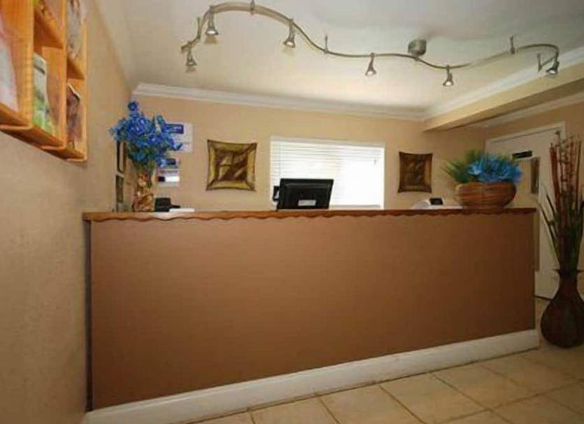 Front desk Photo