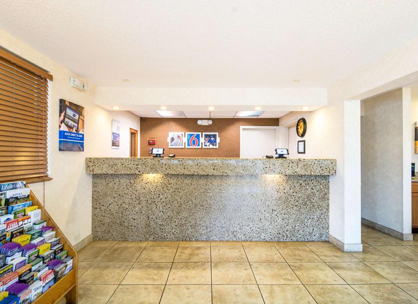 Front desk Photo