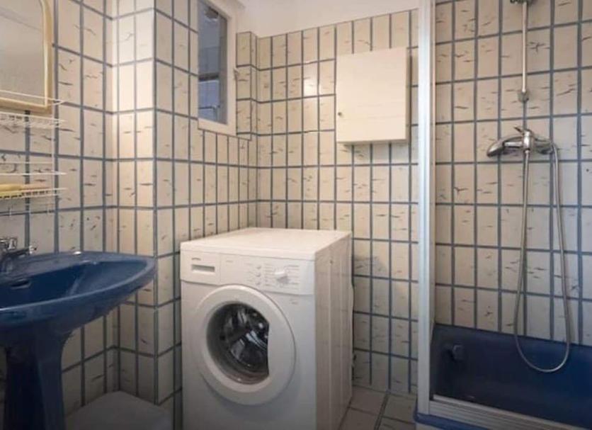 Laundry facility Photo
