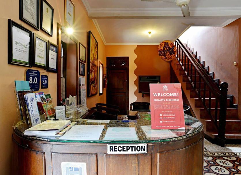 Front desk Photo