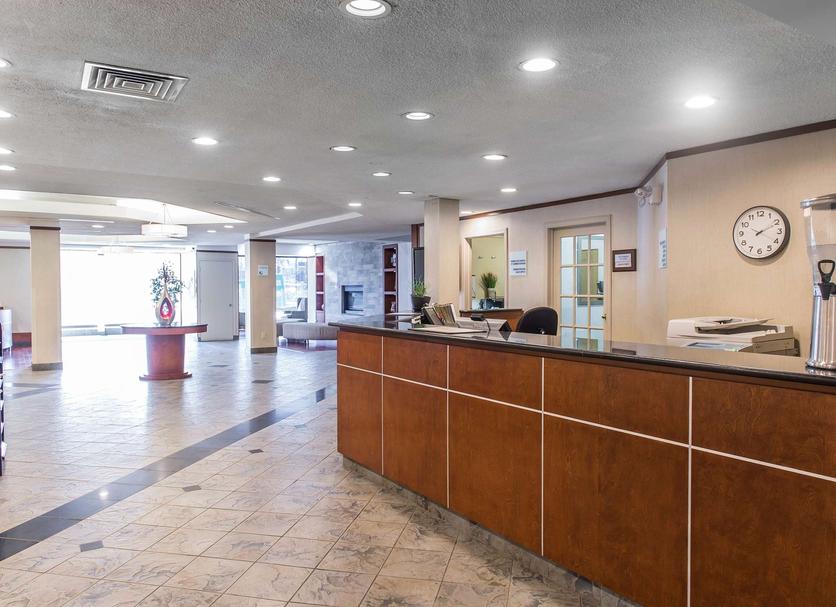 Front desk Photo