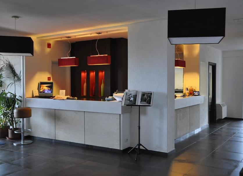 Front desk Photo