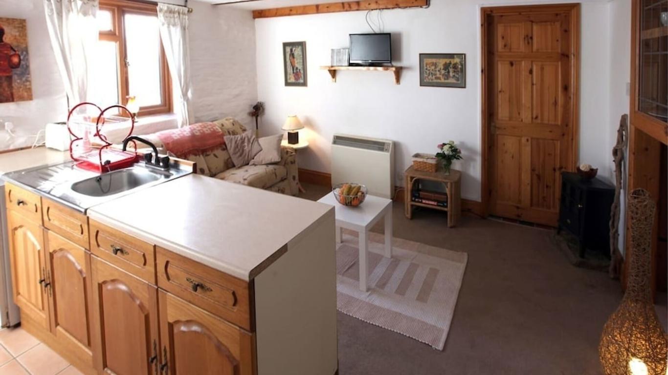 Inviting 2-Bed Cottage in Newcastle Emlyn