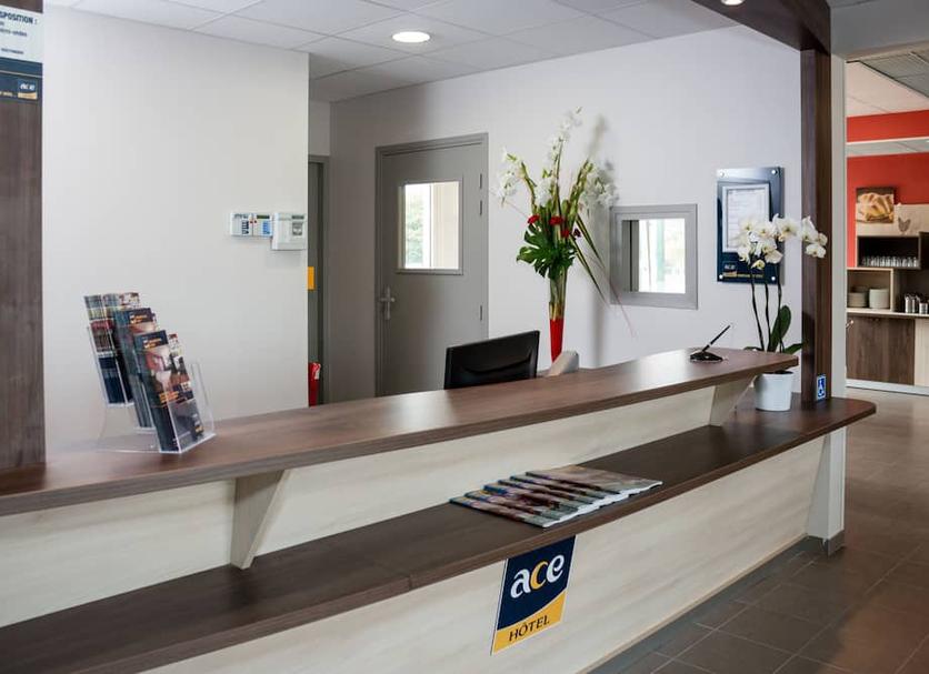 Front desk Photo