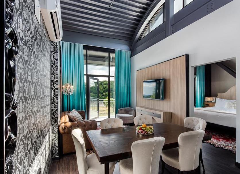 Dining room Photo