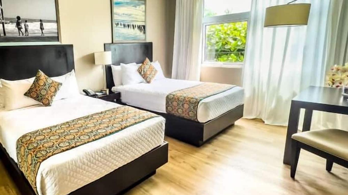 R Hotel Kingston
