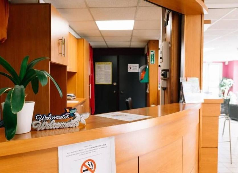 Front desk Photo