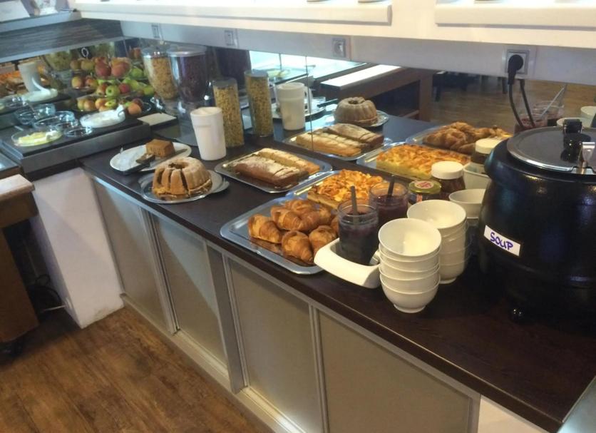 Buffet Photo
