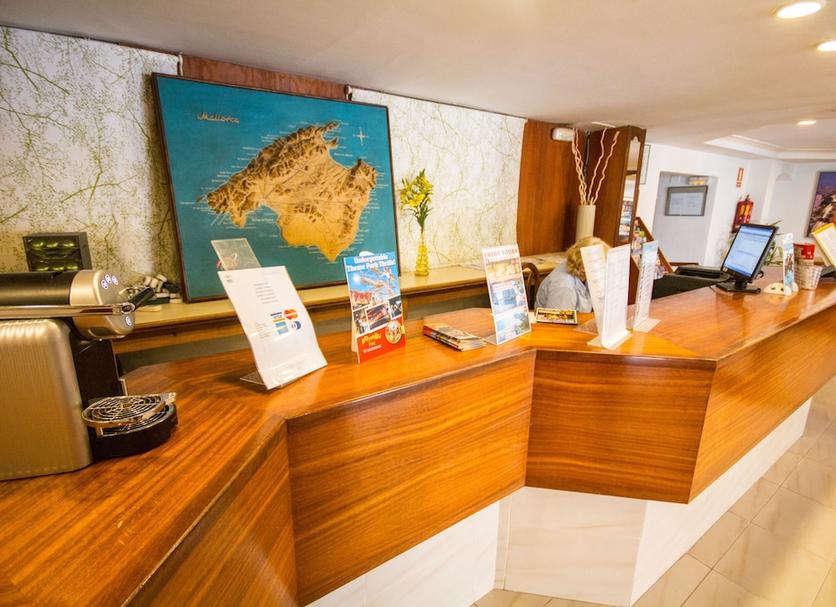 Front desk Photo