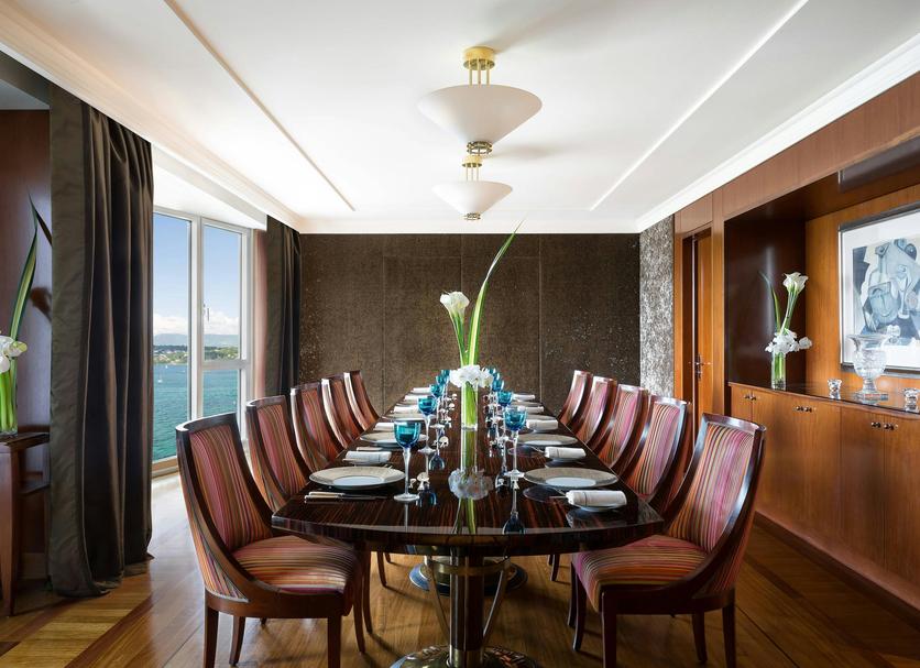 Dining room Photo