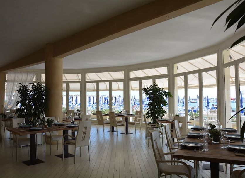 Restaurant Photo