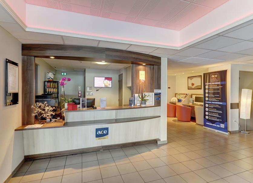 Front desk Photo