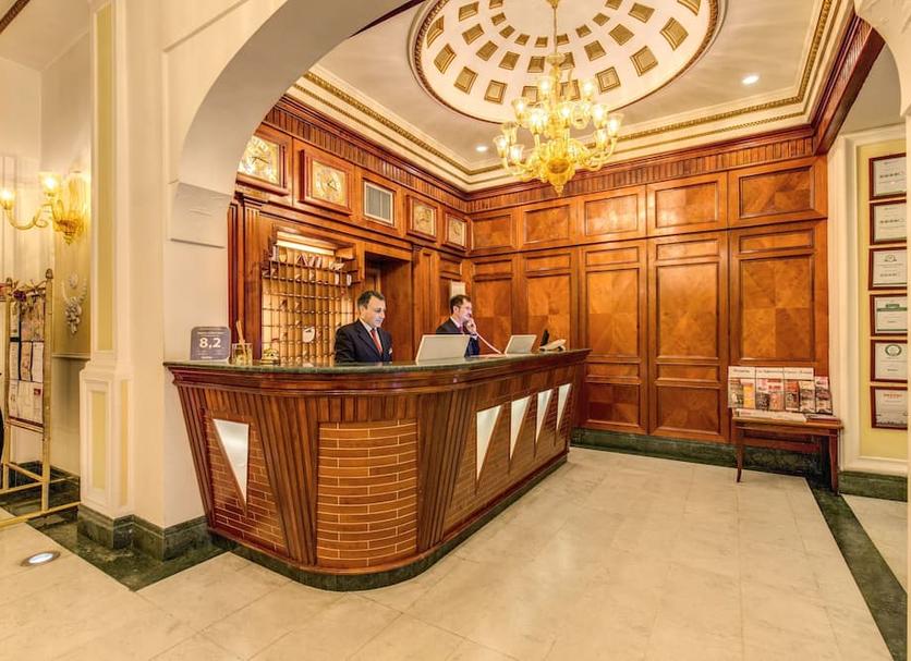 Front desk Photo
