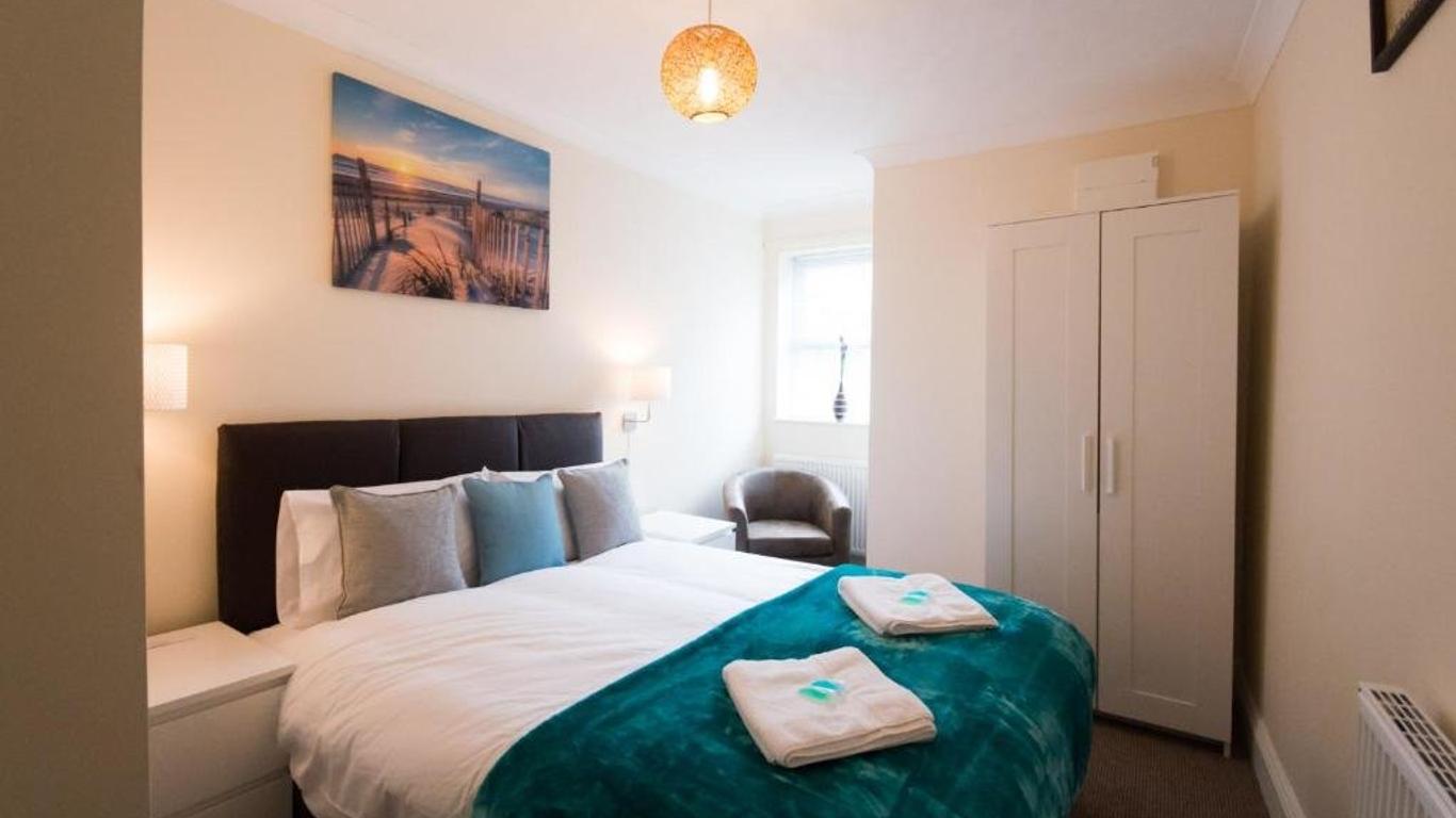 Hampton House - Lovely And Spacious 2 Bedroom Apartment - With Free Parking