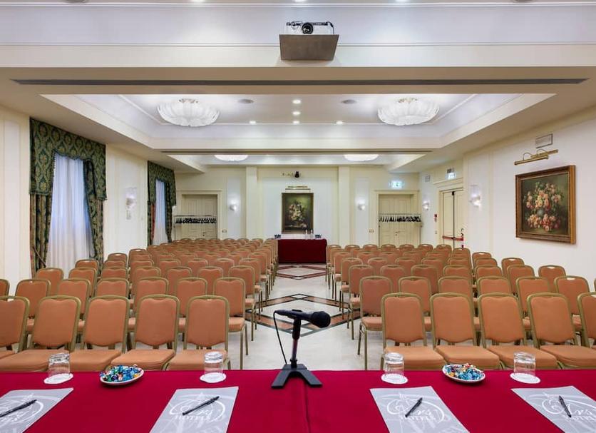 Conference room Photo