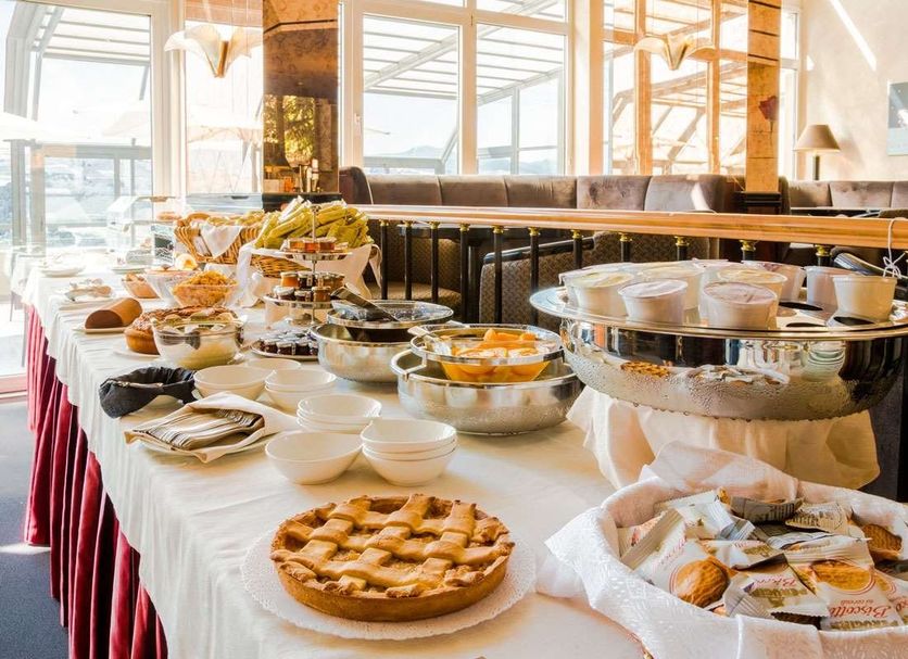 Buffet Photo