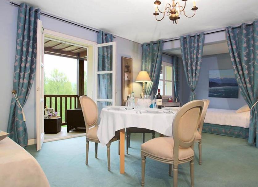 Dining room Photo