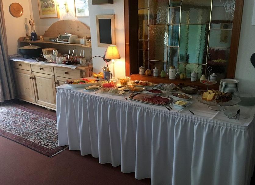 Buffet Photo