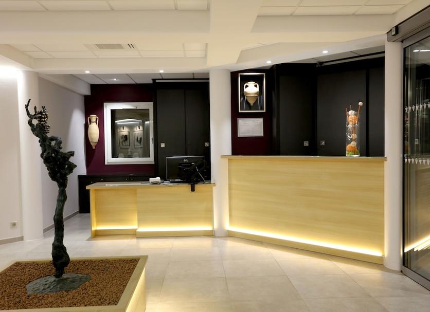 Front desk Photo