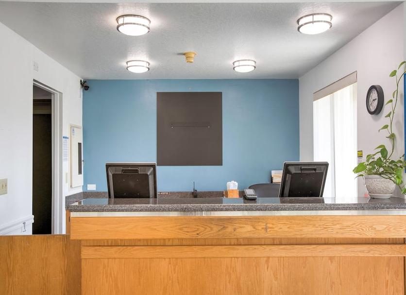 Front desk Photo