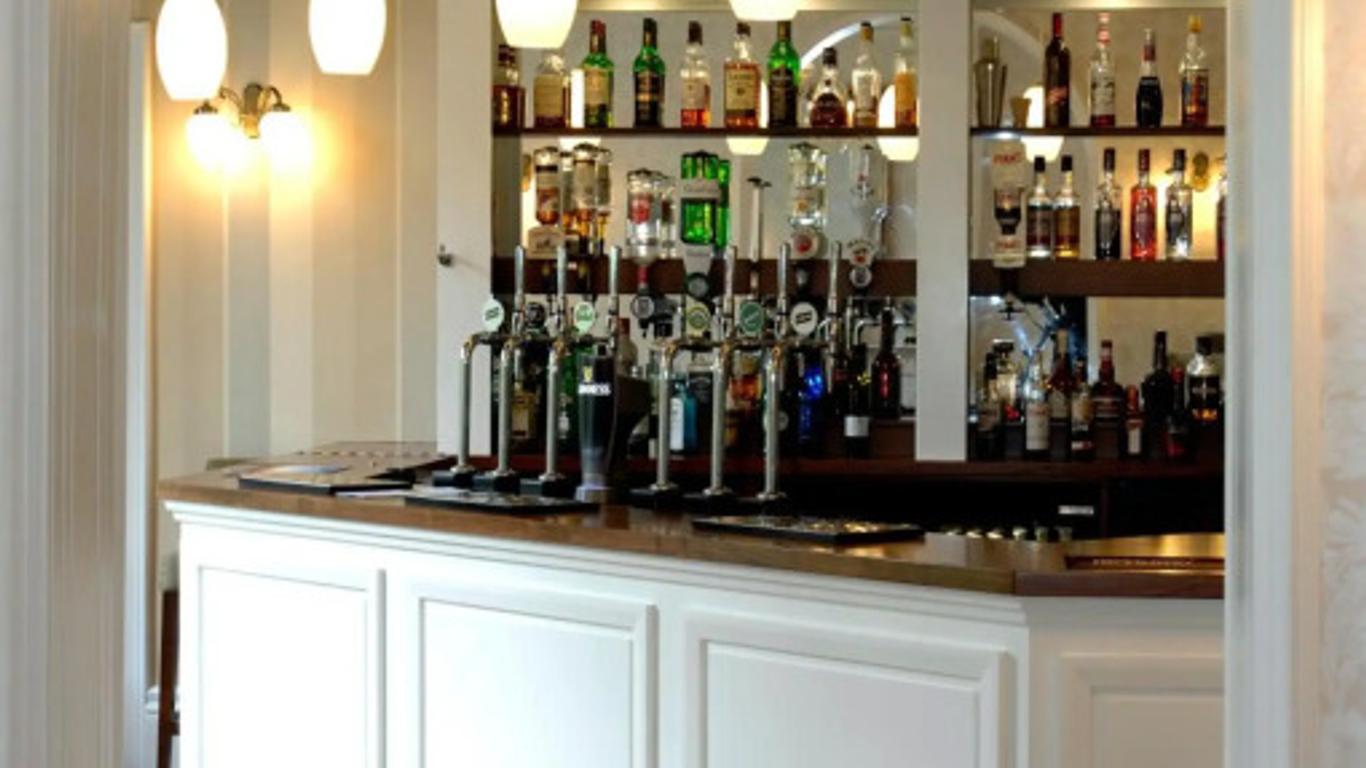 Lysses House Hotel
