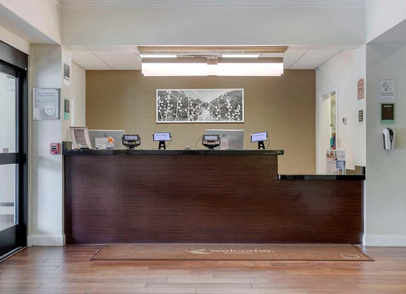 Front desk Photo