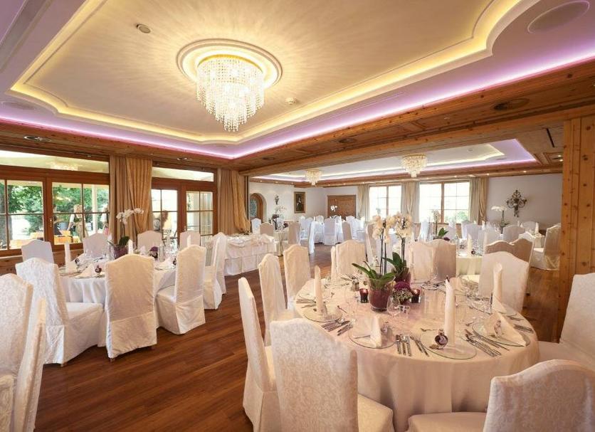 Banquet hall Photo