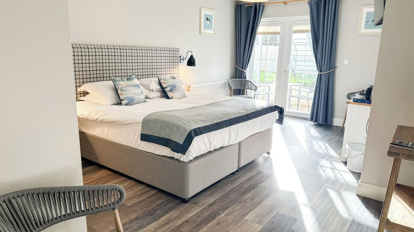 Beach House Hotel