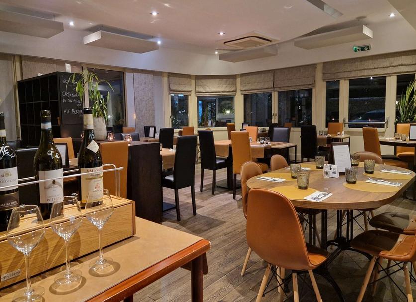 Restaurant Photo