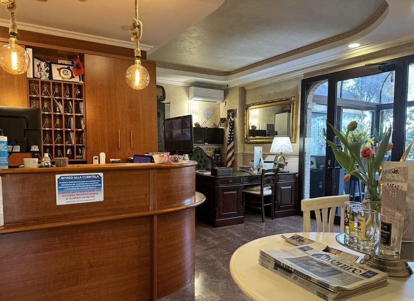 Front desk Photo