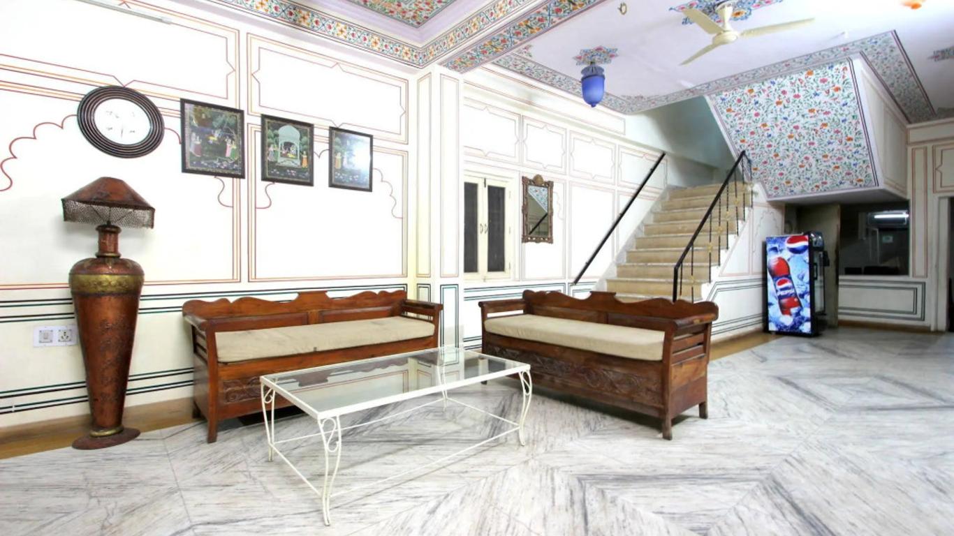 Hotel Raghuraj Palace