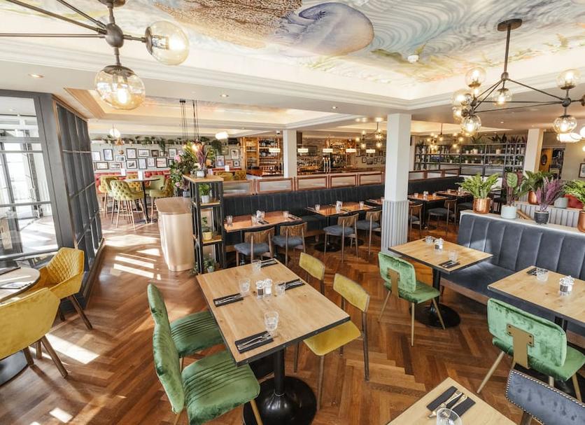 Restaurant Photo