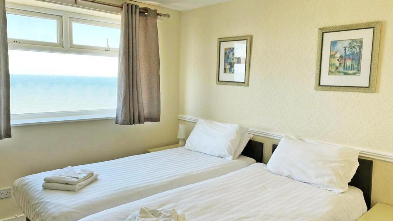 Garvey's Promenade Hotel