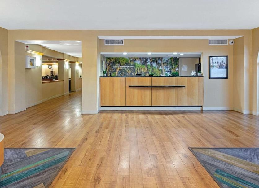 Front desk Photo