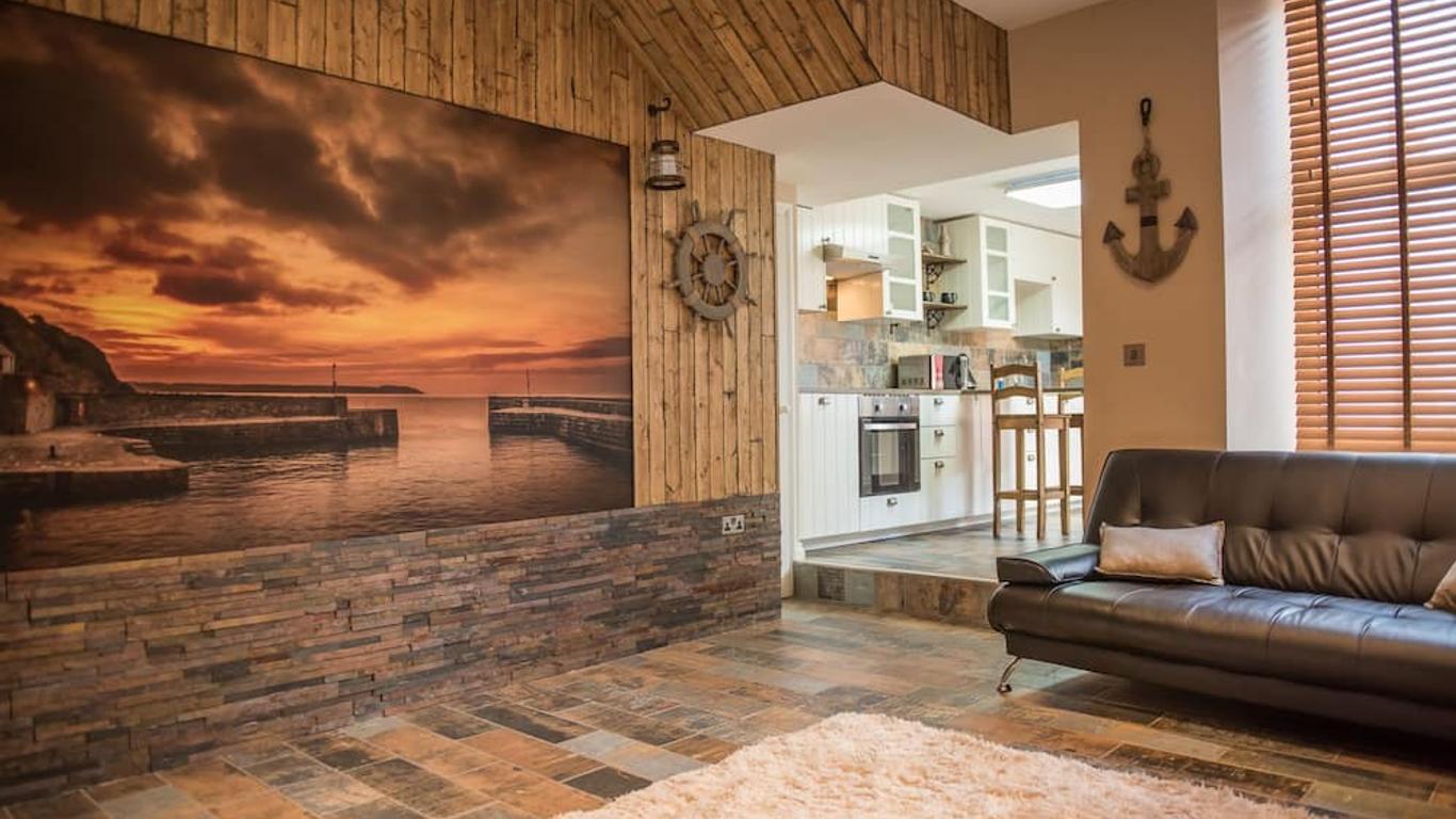 Deluxe Rustic Charlestown Themed Apartment