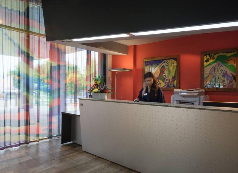 Front desk Photo